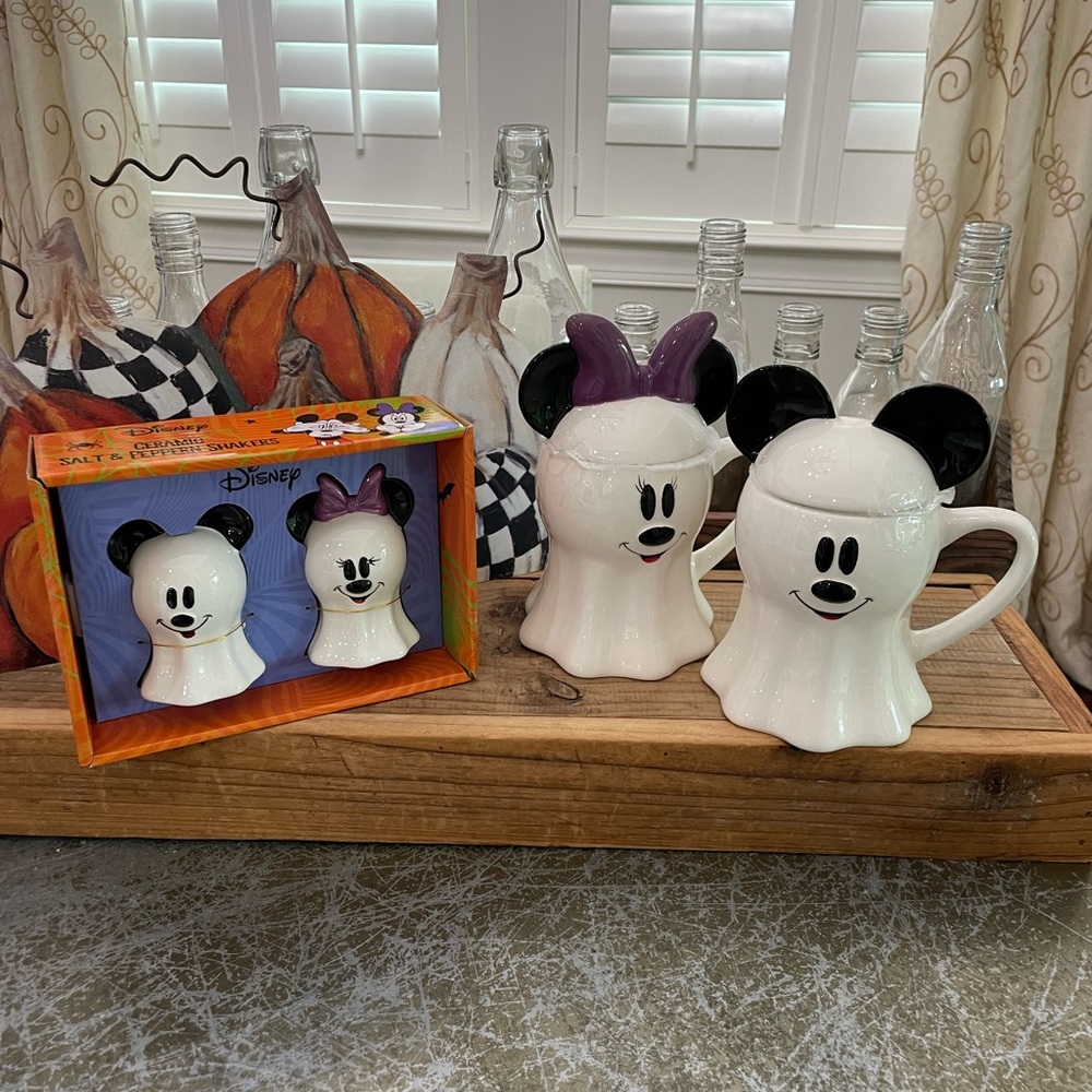 Disney Halloween Mickey & Minnie Mouse Ghost Coffee Mug Set (2) & salt & Pepper - Picture 1 of 6